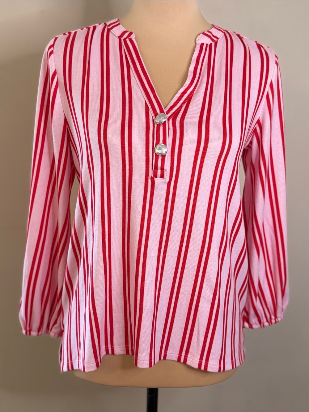 Alex & Parker V neck top pink & red buttery soft striped SZ SM